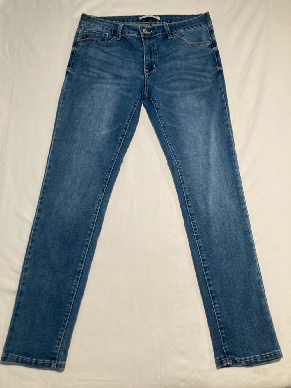 KanCan Classic Mid Wash Skinny Jeans (Item No. R5)